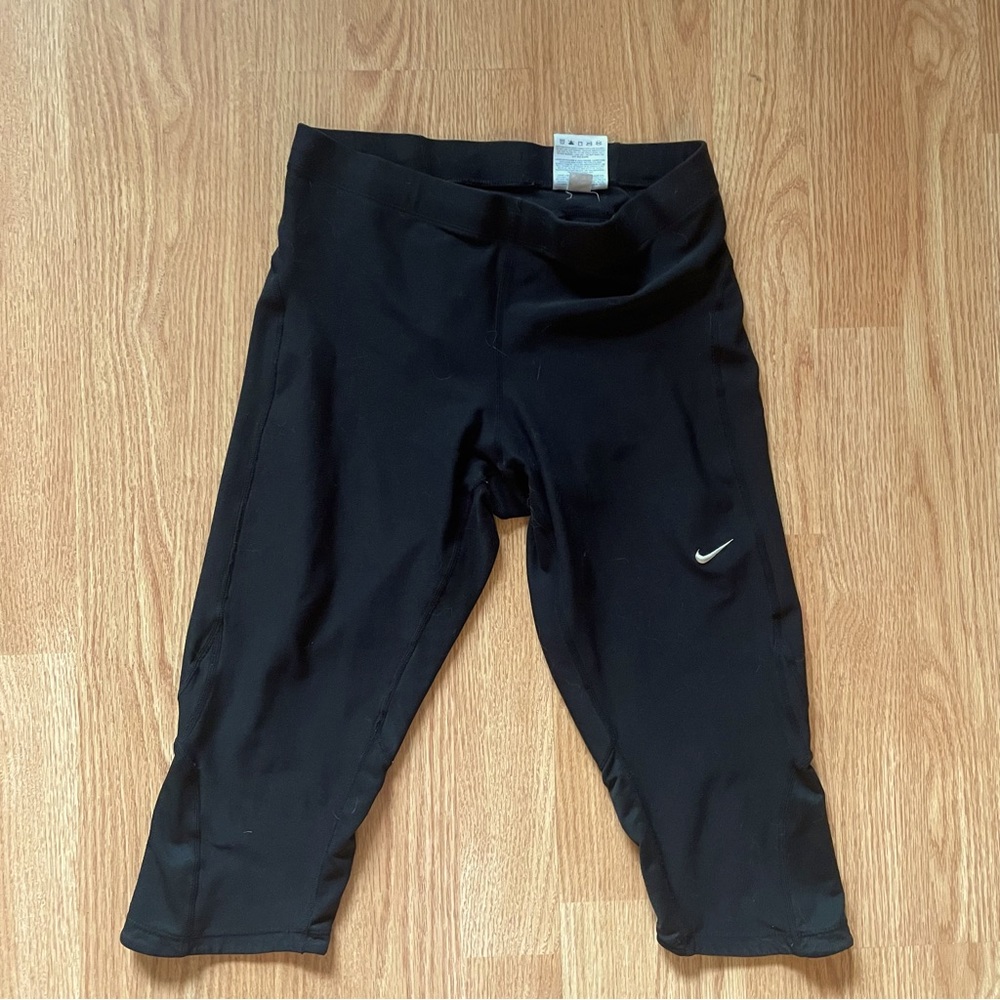 Nike FIT DRY Capri Leggings W/Mesh Panels Size M